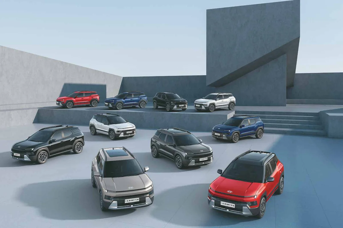 The Hyundai Bayon in its ten exterior colours, including matte and dual-tone finishes, parked on a grey terrace